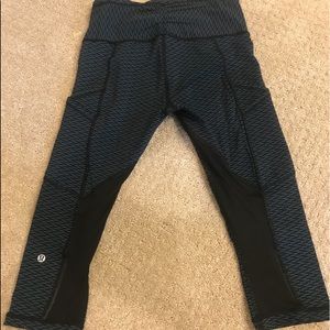 cropped lululemon leggings w/ pockets SIZE 6